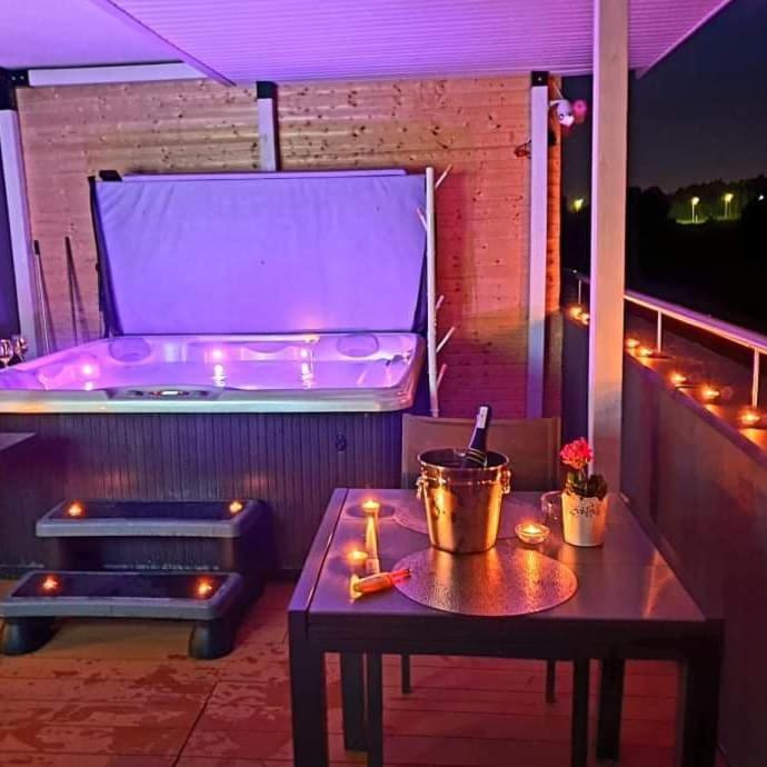 Apartament - Jacuzzi Rzeszów Esterno foto